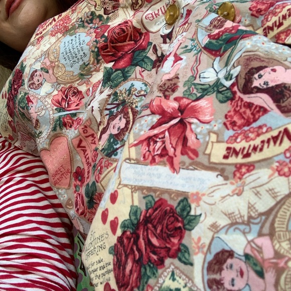 Vintage Victorian Valentines vest novelty print - Picture 2 of 3